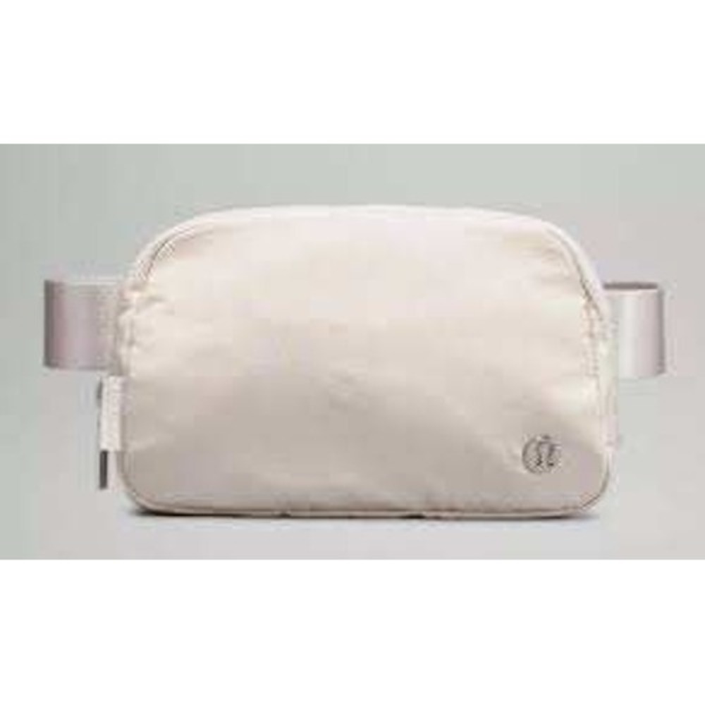 Lululemon NEW White Everywhere Belt Bag Fanny Pack Crossbody Streetwear Travel